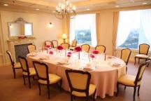 ご家族様中心のウェディングに「桜の間」