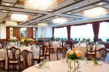 ウッディでレトロな雰囲気の「丹頂の間」ナチュラルなコーディネートが映える♪